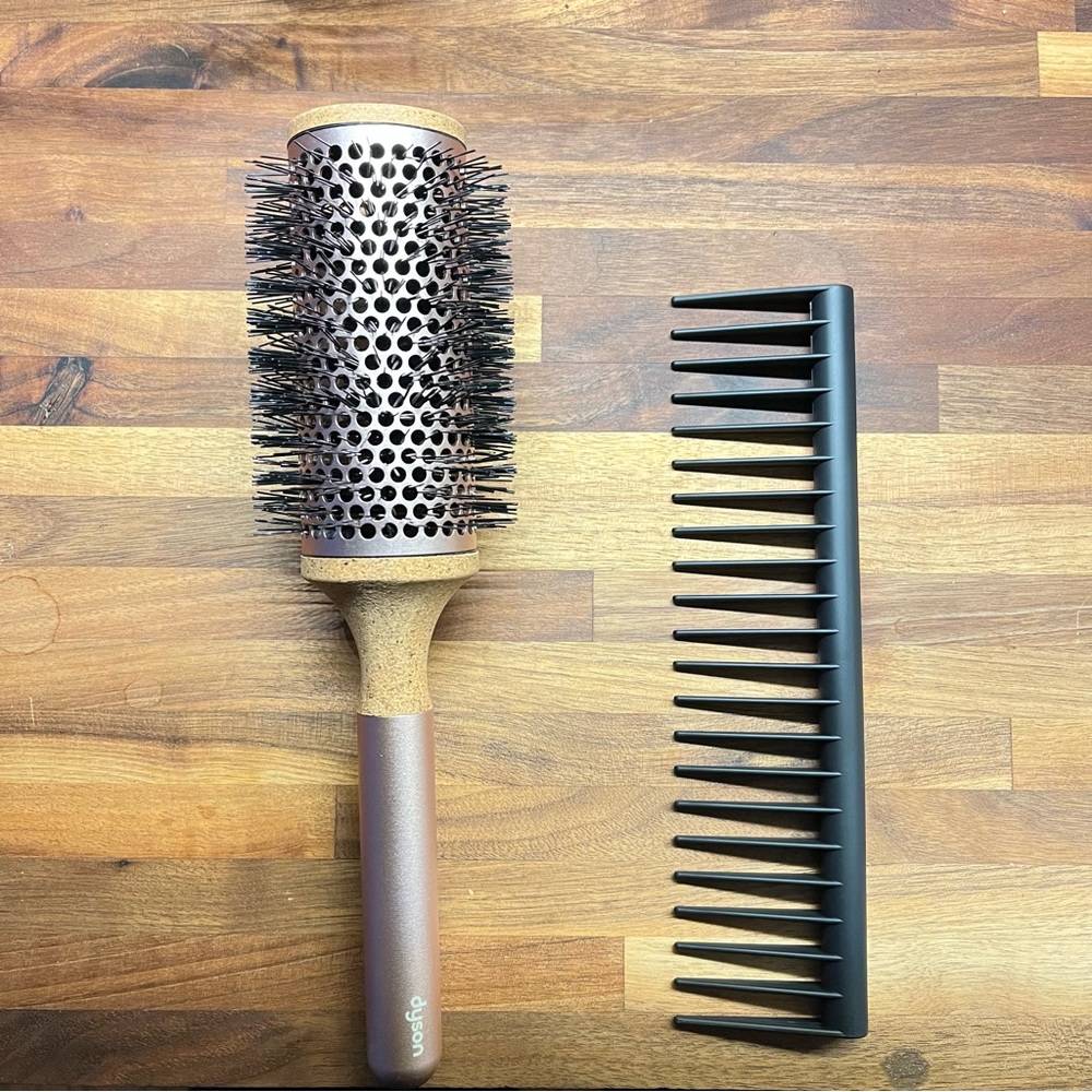 Dyson supersonic hair dryer hair comb detangling